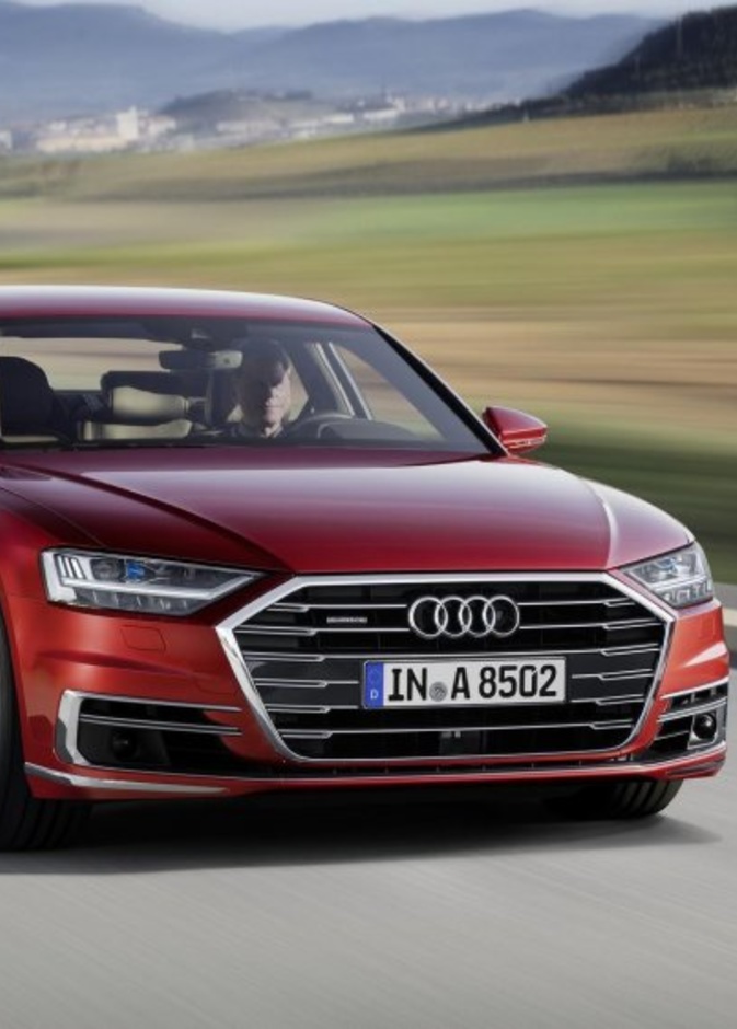 نسختين من سيارة أودي A6 الجديدة