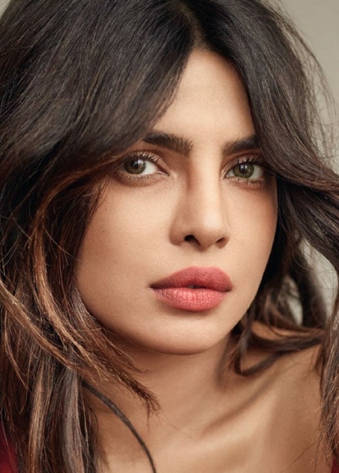 بريانكا تشوبرا تؤيد صفع المرأة للرجل