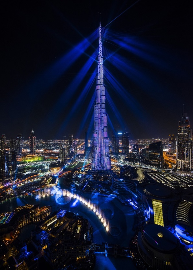 شاهدوا عرض أغنية Skyfall  على واجهة برج خليفة في دبي