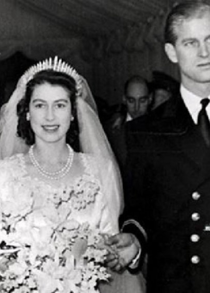 تاج الاميرة السويدية مادلين في يوم زفافها