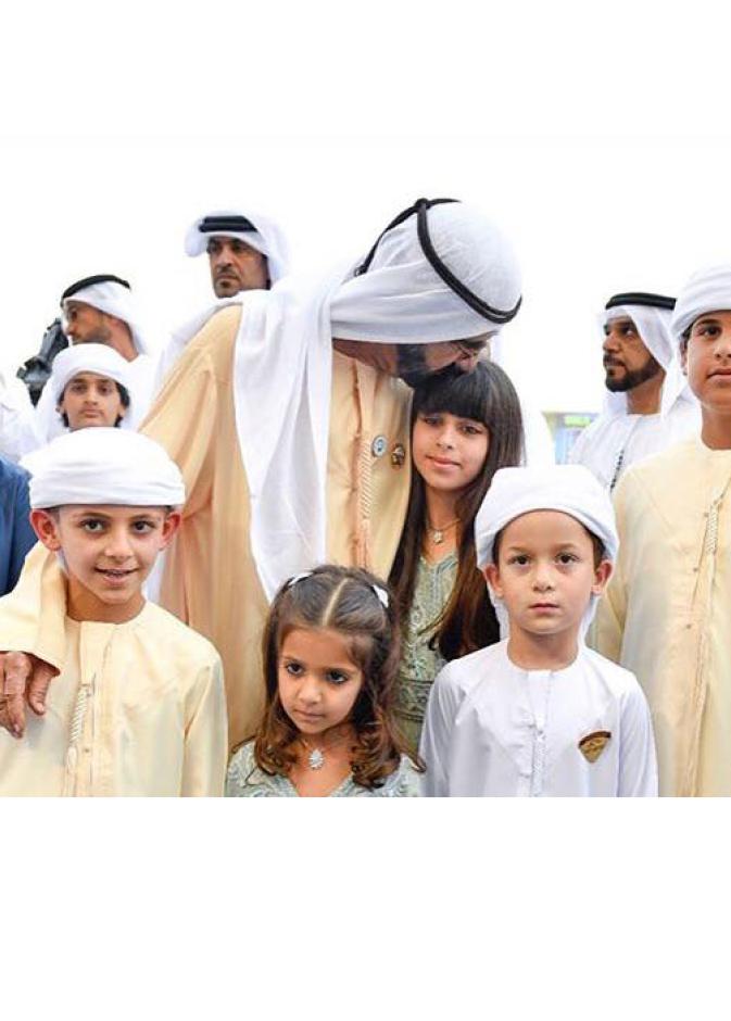 الشيخ محمد بن راشد مع أحفاده خلال سباق كأس دبي العالمي