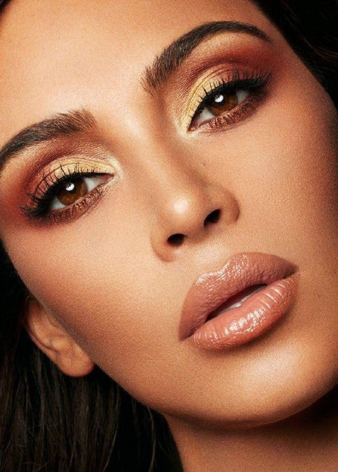 مكياج برونزي للربيع استوحيه باسلوب كيم كارداشيان