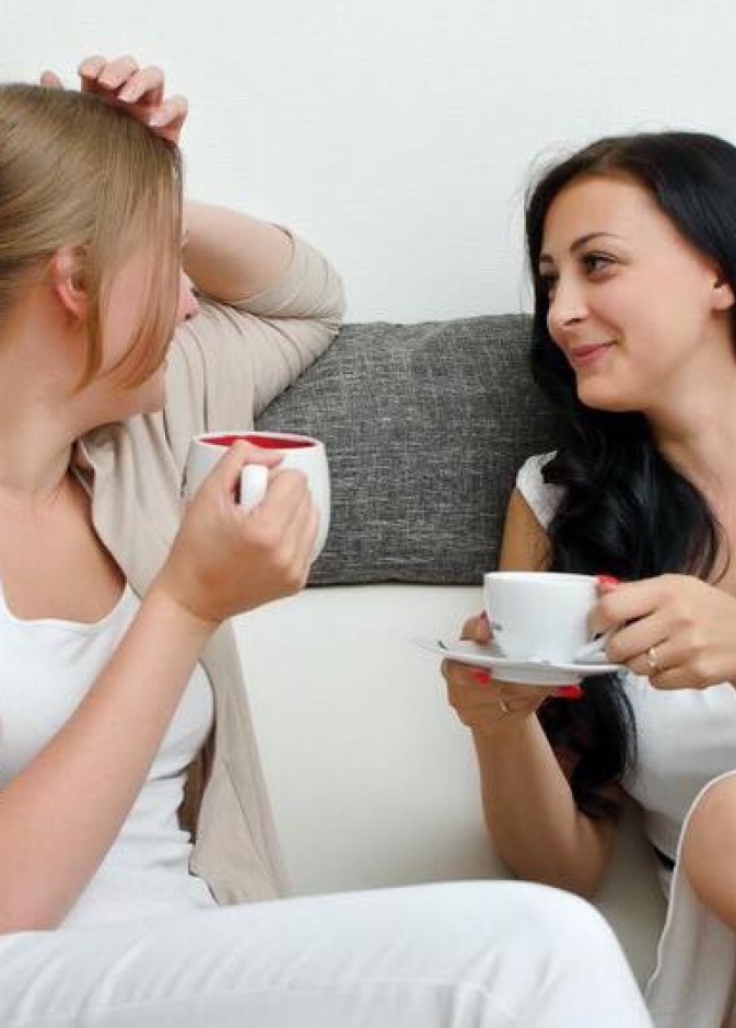 اسباب غيرة الزوج من صديقات الزوجة وكيفية تجنبها 