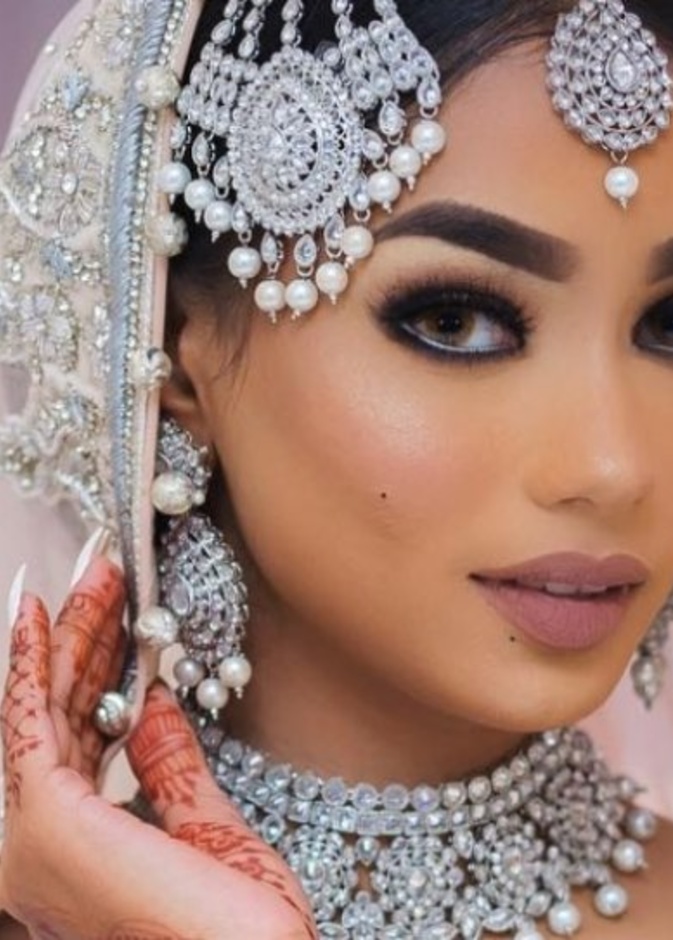 مكياج جذاب من منى النعمان