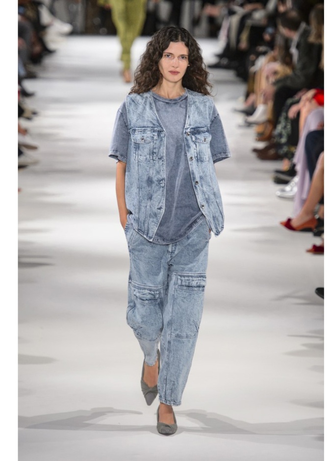 بناطيل جينز مثنية موضة ربيع 2018 للصبايا من Lacoste