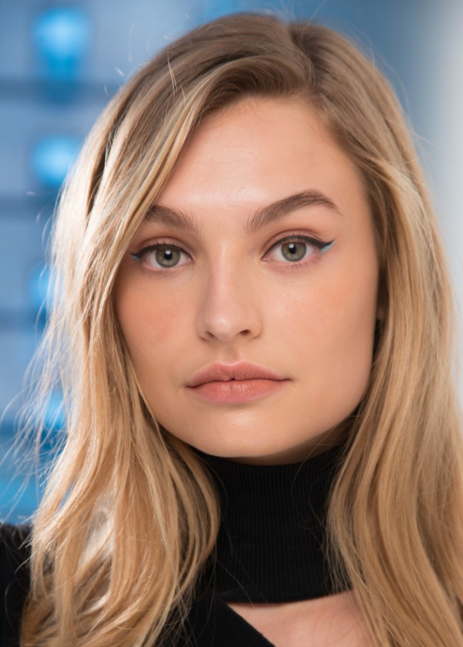 رسمات حواجب عريضة مع الشعيرات المسحوبة الى الاعلى من The Blonds