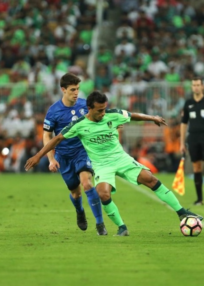 حكام أجانب يديرون لقاء الحسم في الدوري السعودي