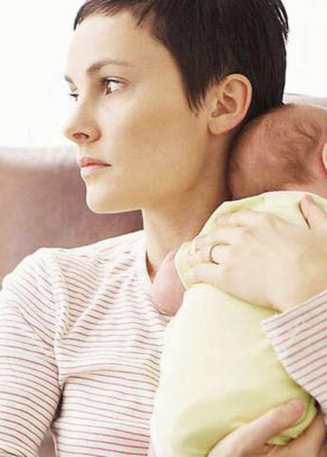 اكتئاب الام يعرض الطفل لحوادث خطيرة 