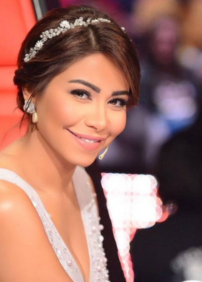 شيرين عبد الوهاب متألقة بمكياج برونزي