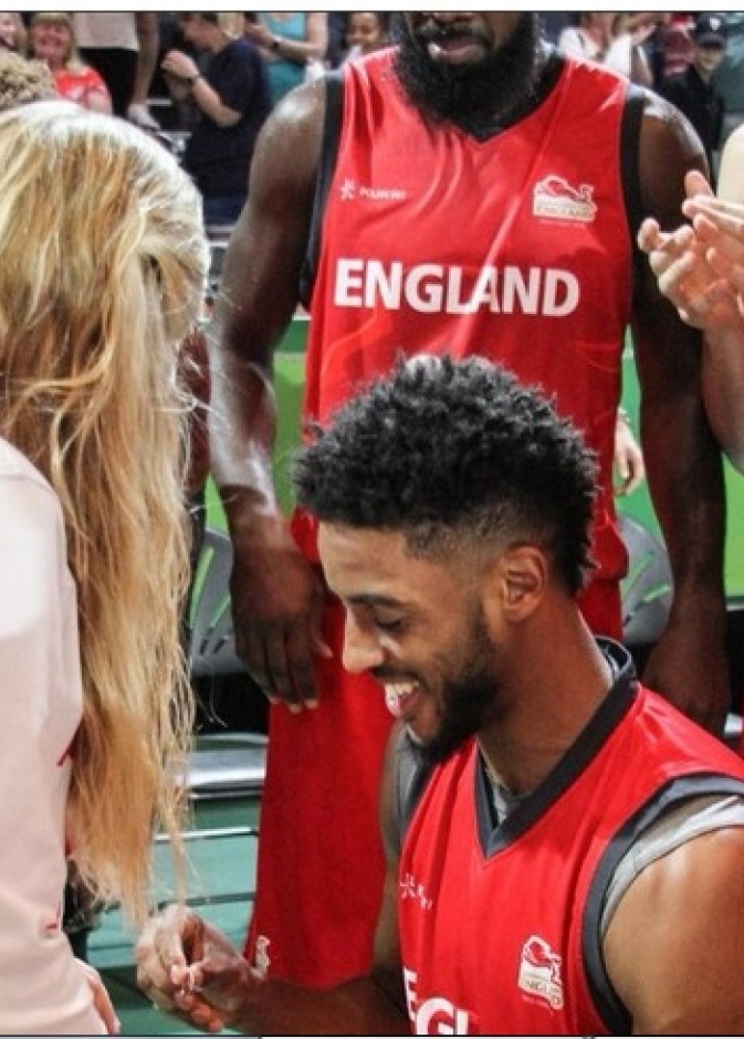 اثناء طلب يد حبيبته