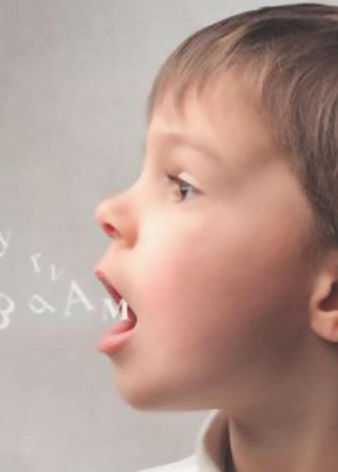 تنمية مهارات الكلام وتفادي مشكلة التلعثم تبدأ أثناء الحمل والشهور الأولي بعد الولادة لتتطور مع مراحل النمو وليس غير ذلك.