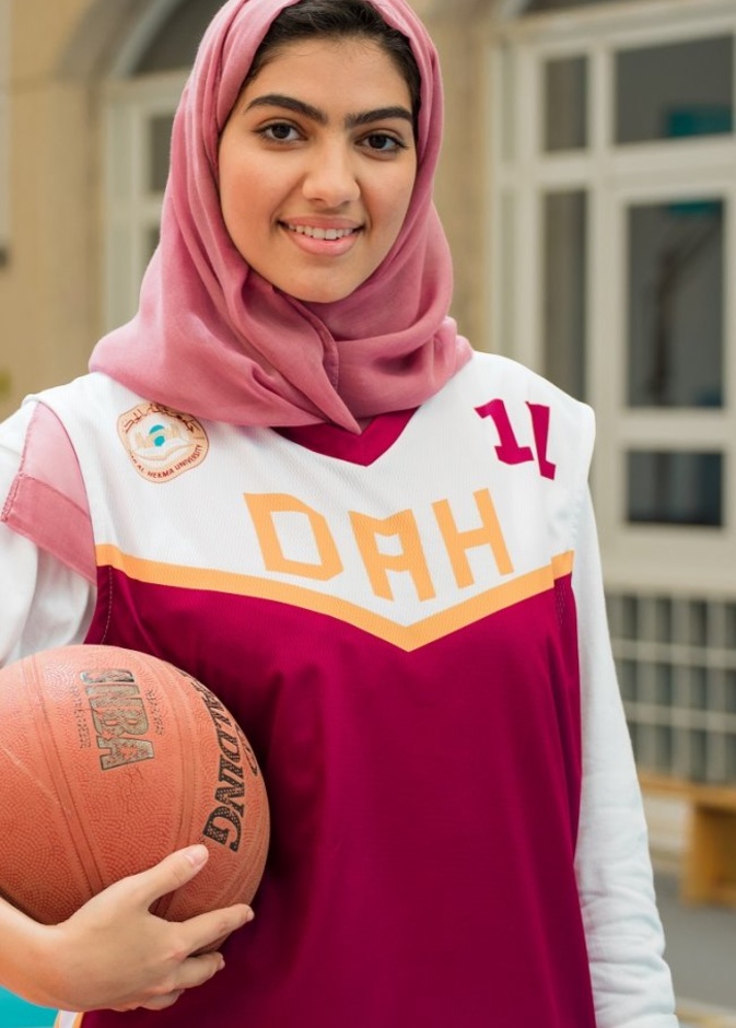 الطالبة والمهندسة المعمارية السعودية نور قاري