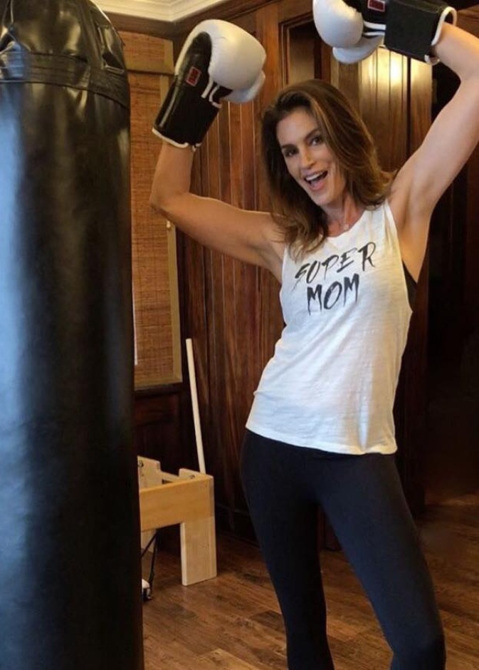 الملاكمة هي السر وراء رشاقة السوبر ماما سيندي كروفرد