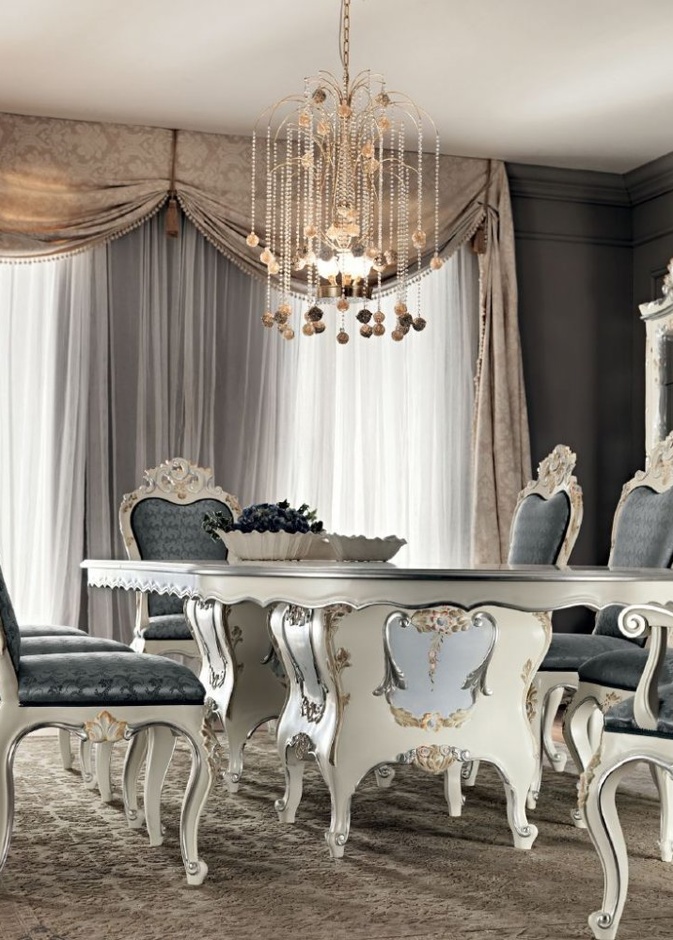 ثريات جذابة لغرفة سفرة كلاسيك.