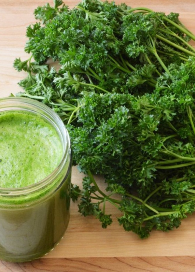 يعد عصير البقدونس قاطعا للشهية خاصة اذا تم تناوله صباحا