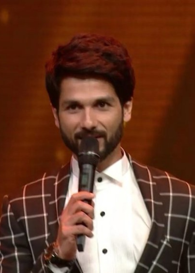 صورة جديدة للنجم شاهيد كابور مع ابنته