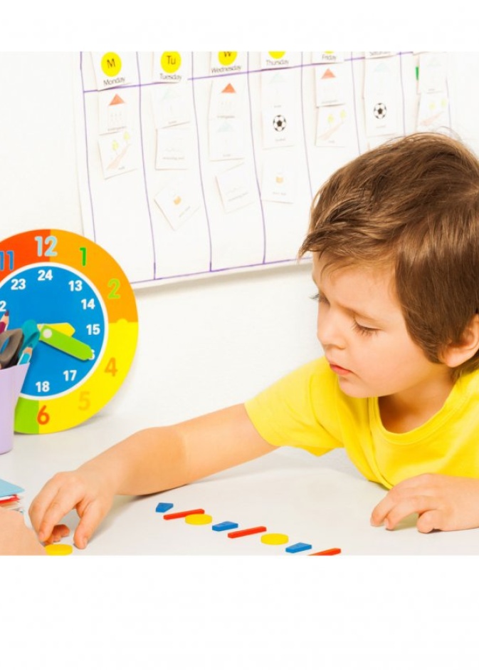 هناك علاقة طردية بين النظام وقيمة الوقت في حياة الطفل فاحرصي على وضع جدول روتيني يدعم ذلك