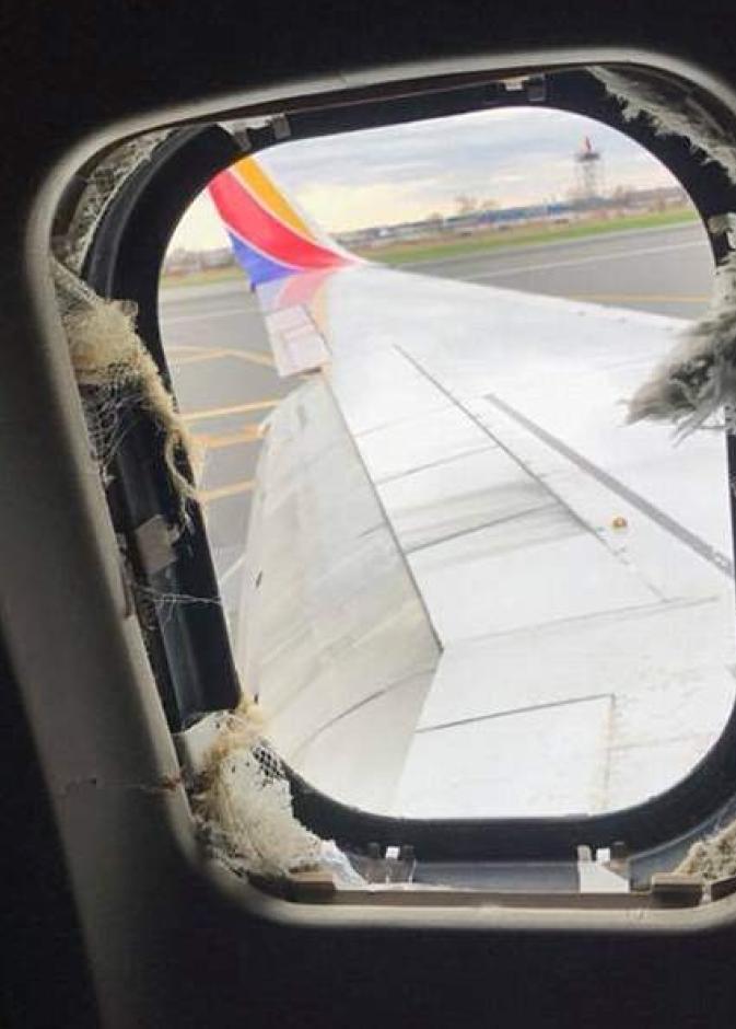 هيئة سلامة النقل تفسر سبب انفجار محرك الطائرة