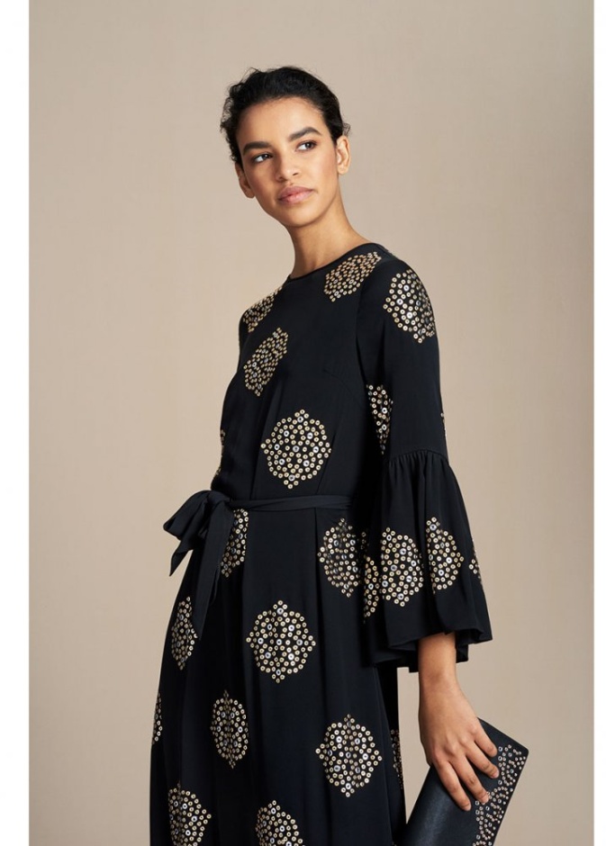 DKNY  .. مجموعة حصرية محدودة لشهر رمضان المبارك 