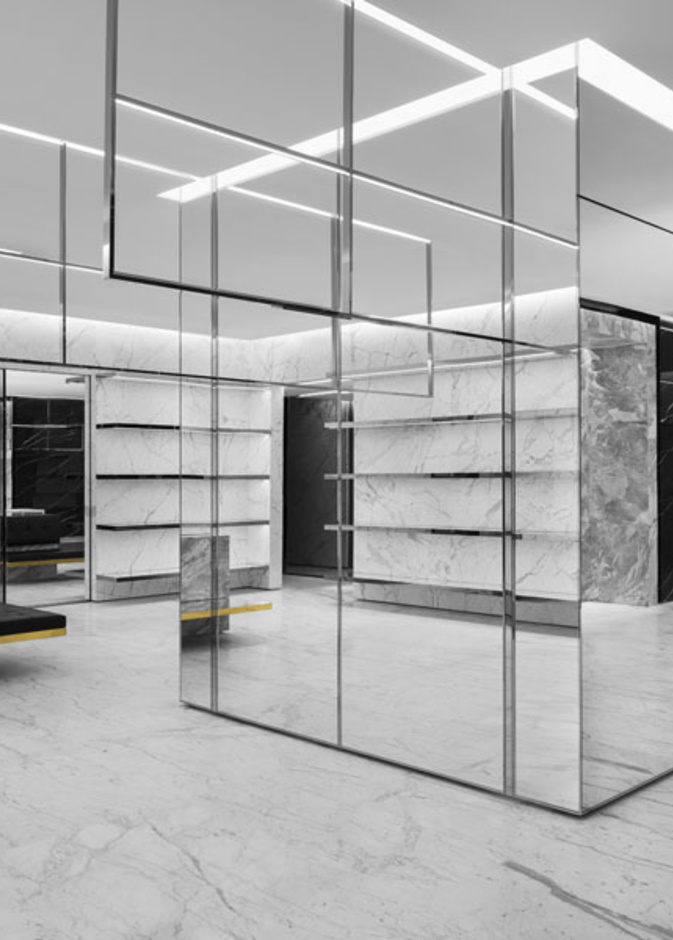 Saint Laurent تفتتح متجرها الجديد في دبي مول
