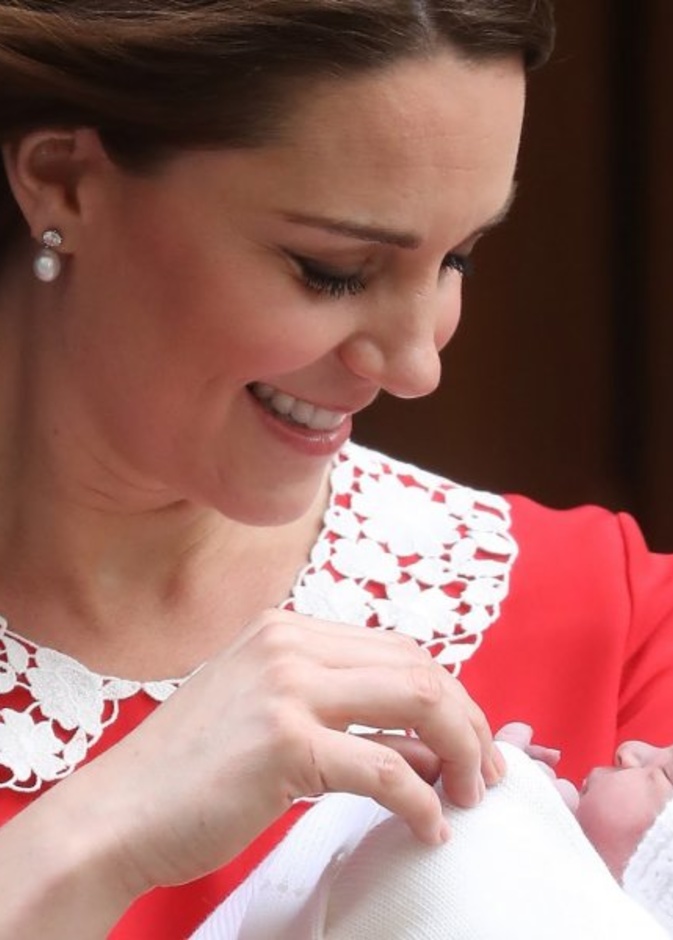 الاطلالة الاولى للجميلة الاميرة كيت ميدلتون kate Middleton بعد الولاادة