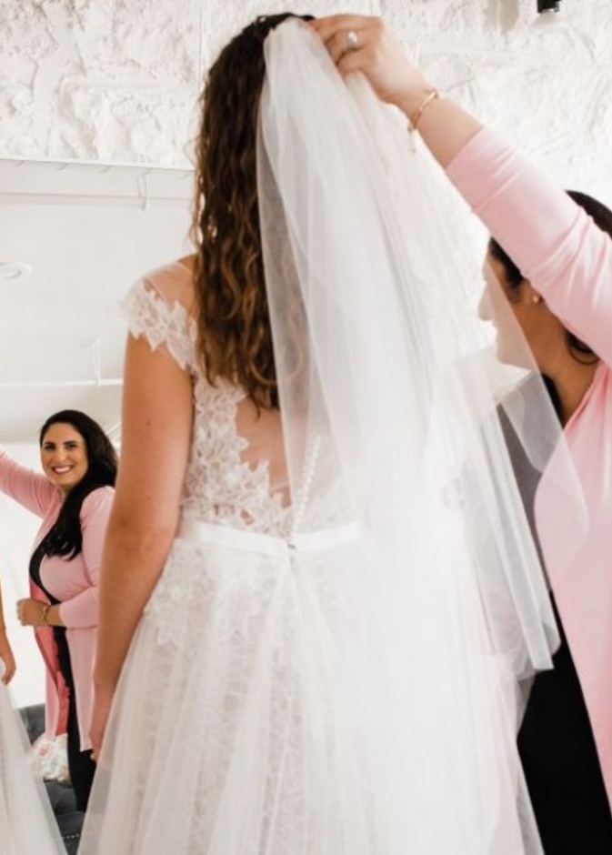 خذي كامل الوقت لاختيار الفستان الأنسب لكي لا يتشتت عقلك بين اراء الناس المختلفة