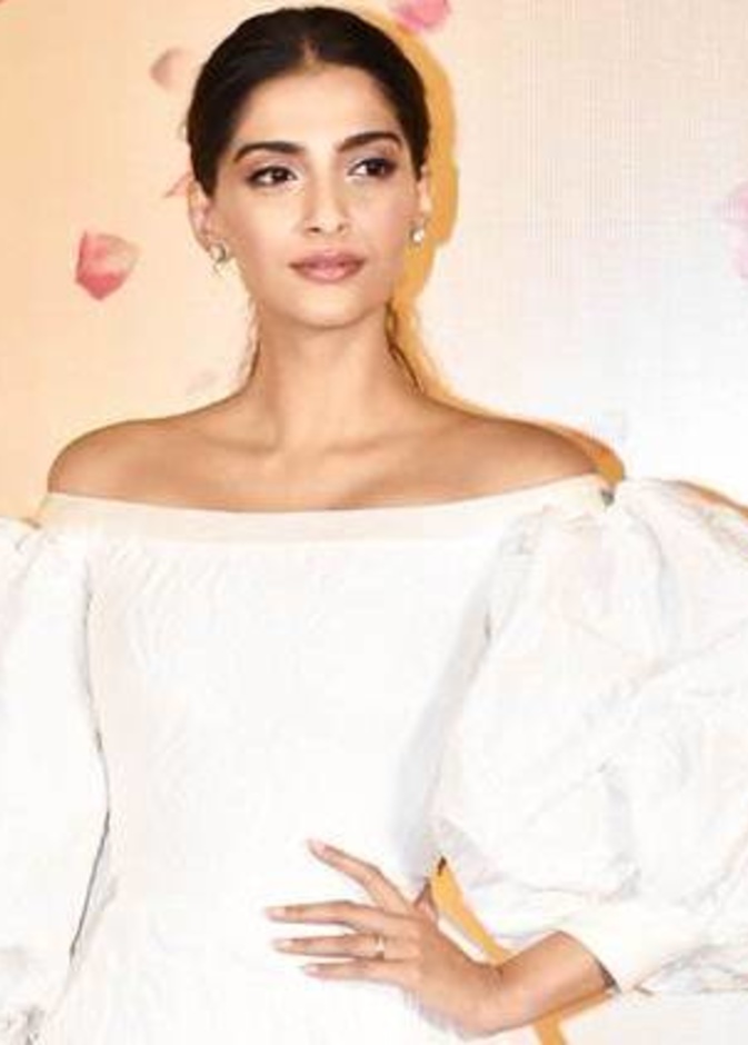 كارينا كابور ألمحت إلى قرب زواج سونام كابو