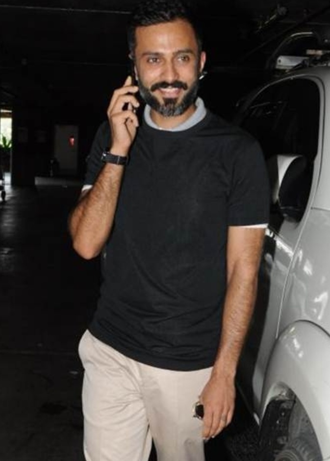 خطيب سونام كابور يصل إلى مومباي استعدادا لحفل زفافهما