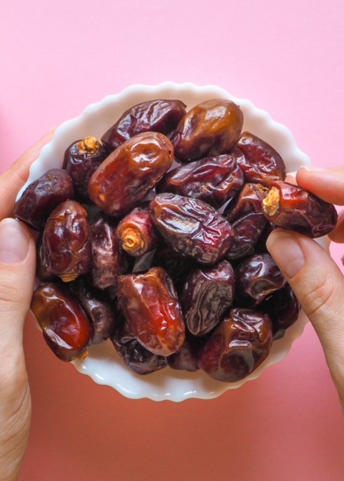 فوائد الافطار على التمر واللبن في رمضان
