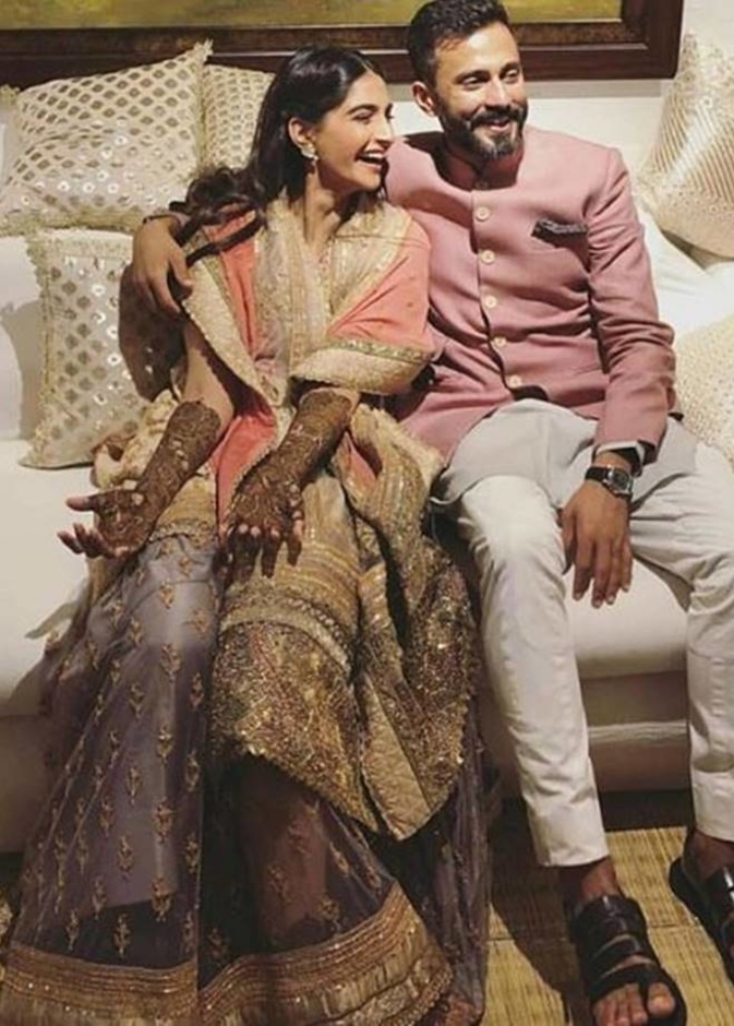 ضيوف حنة سونام كابور بالأبيض