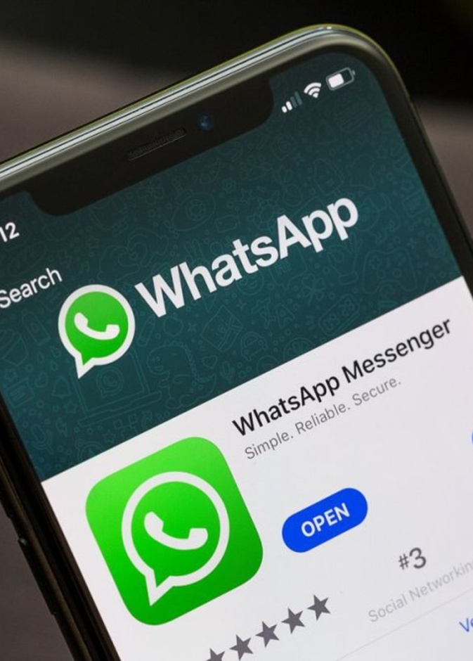 تطبيق WhatsApp يعرض مقاطع فيديو من فيسبوك وإنستغرام