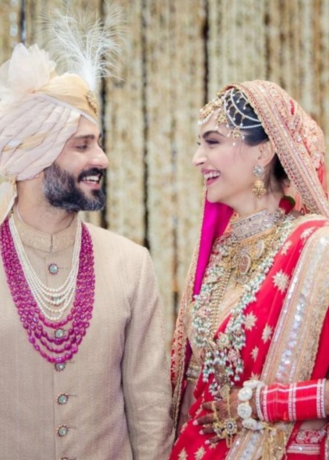 سونام وزوجها بحفل العشاء بعد الزفاف