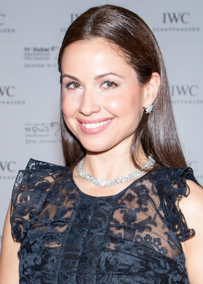 جاذبية اطلالة ريا أبي راشد بمجوهرات تيفاني