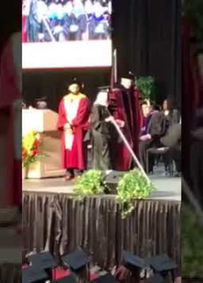  تصفيق حار لمبتعثة سعودية كفيفة بحفل تخرجها من جامعة بأمريكا