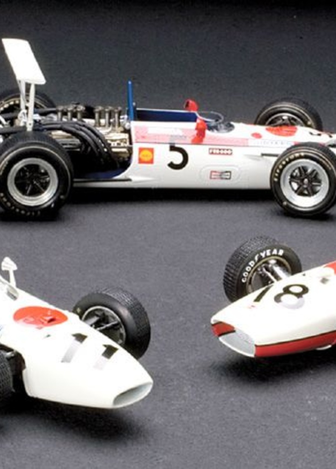 تويوتا كورولا 1966 حملت لمسات مهندس الطائرات تاتسو هاسيجاوا