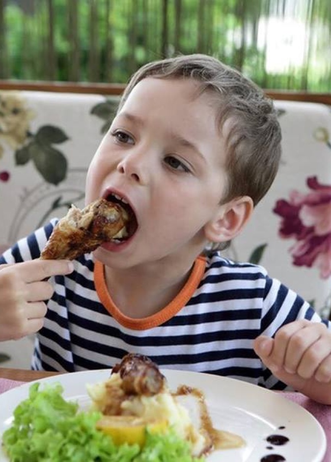 ماذا يجب أن يأكل طفلك الصائم في رمضان؟