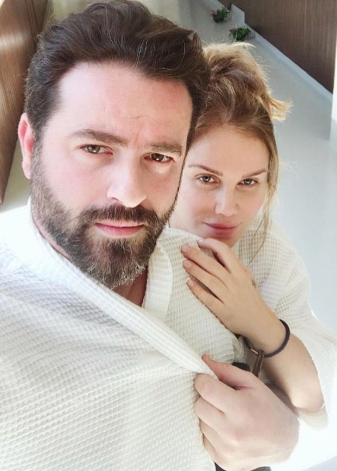 نيكول سابا تتخلى عن المكياج أثناء إجازتها مع زوجها يوسف الخال في بودرم 