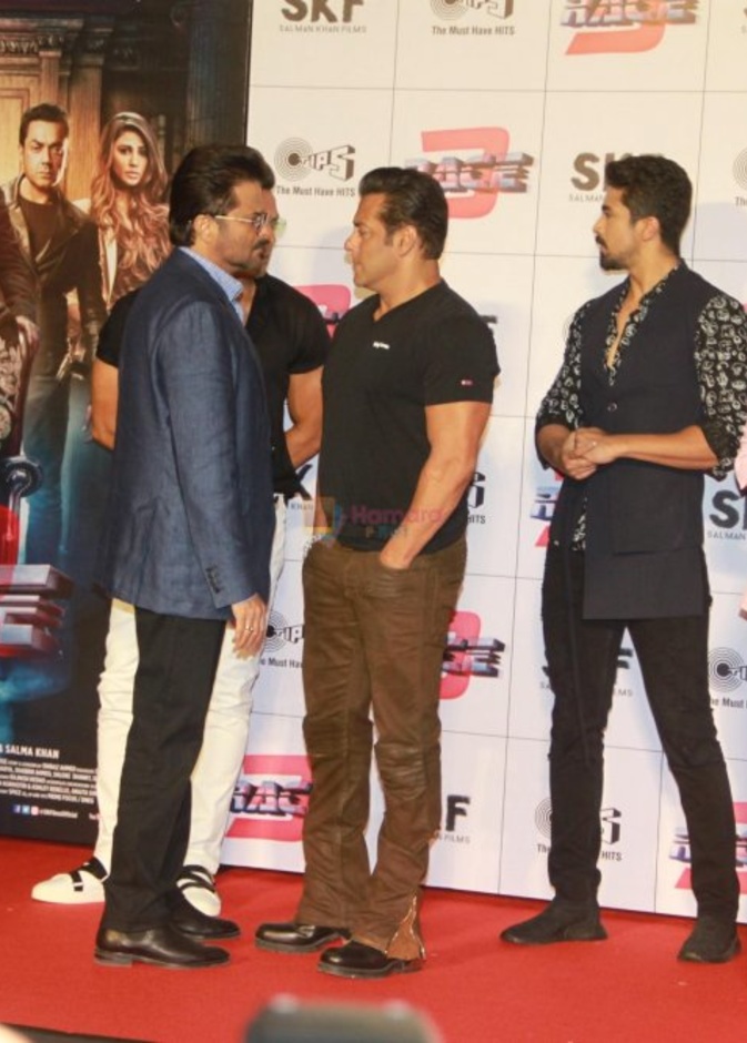 سلمان خان وفريق عمل Race 3 يحتفلون بإصدار الإعلان الرسمي للفيلم