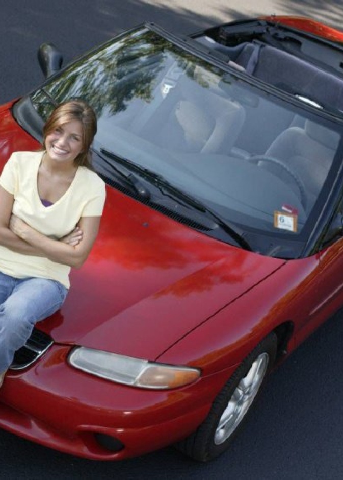 عملية إعادة طلاء السيارة تستلزم إزالة كافة المحتويات الداخلية للسيارة