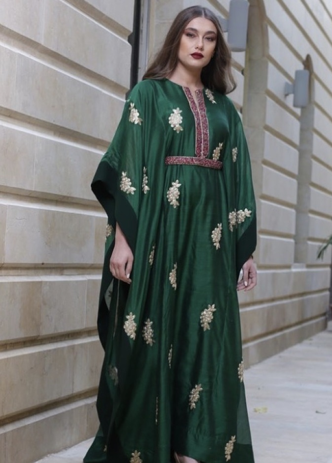 قفطان بقصة جيوب مرصعة من Feryal Dubai