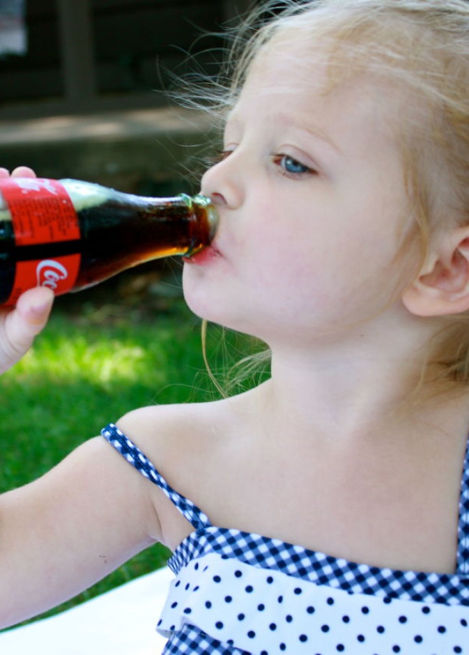 المشروبات الغازية تسبب تلف خلايا المخ عند الأطفال فانتبهي لذلك عزيزتي الأم