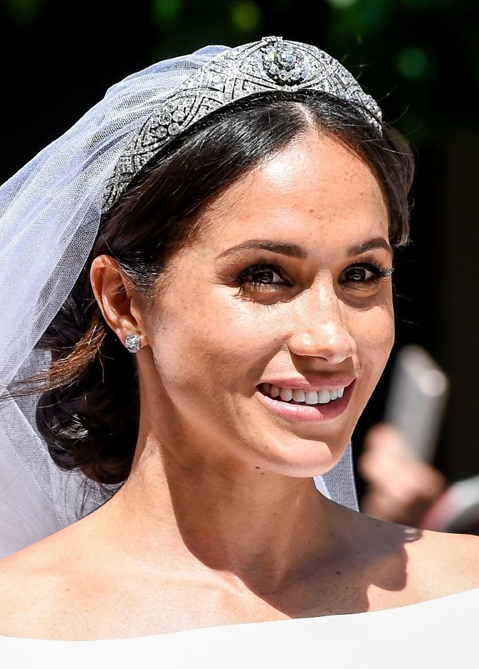  ارتدت ميغان ماركل في الاحتفال المسائي الخاتم الماسي الازرق الذي كانت تملكه الاميرة ديانا