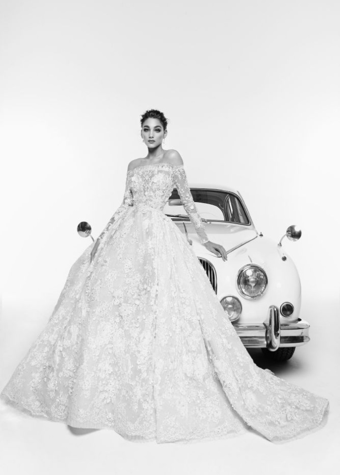 فستان مكشوف الاكتاف من زهير مراد