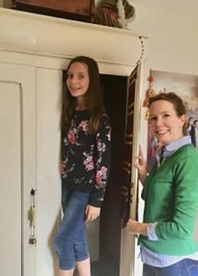 لورا ميديكوس استطاعت أن تنفذ مشروعها المبهر باستخدام خزانة كبيرة خاوية وغرفة شاغرة في منزلها وتكلفة مالية لا تزيد عن 400 دولار