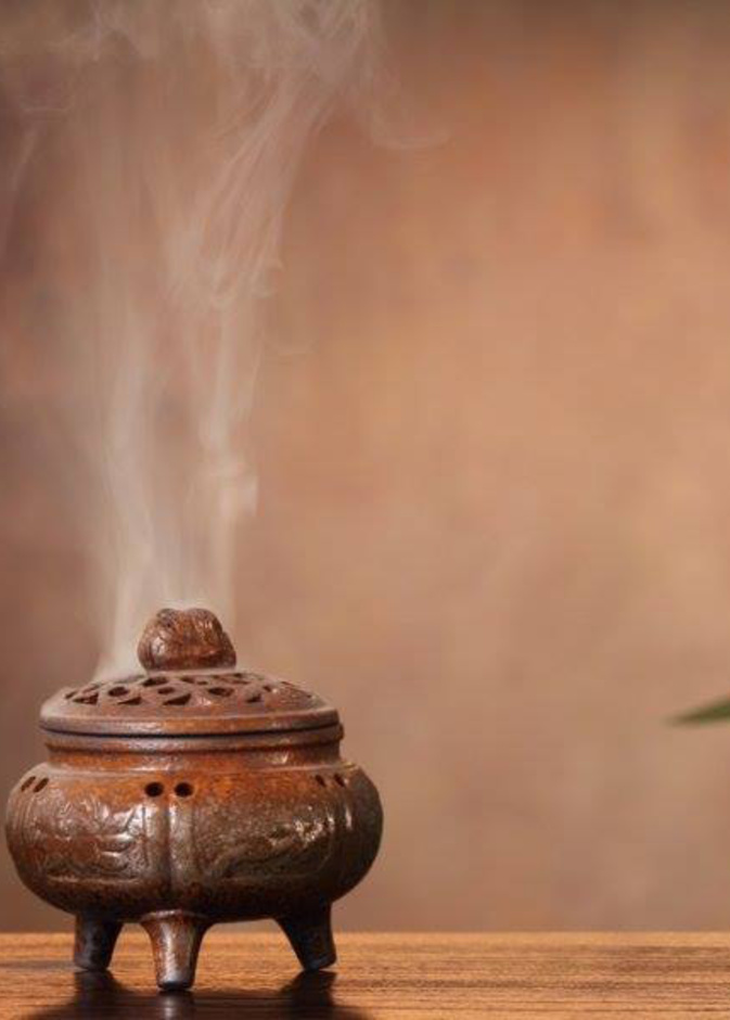 شم البخور والعود في نهار رمضان .. هل يُفطر الصائم؟