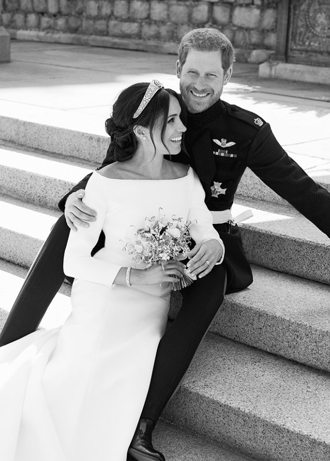 ميغان ماركل تتألّق بفستان راقٍ من دار Givenchy من توقيع كلار ويت كيلر 