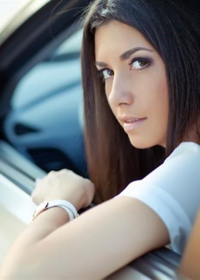  أربعة أشياء يجب على المرأة تدارك عدم تركها داخل السيارة