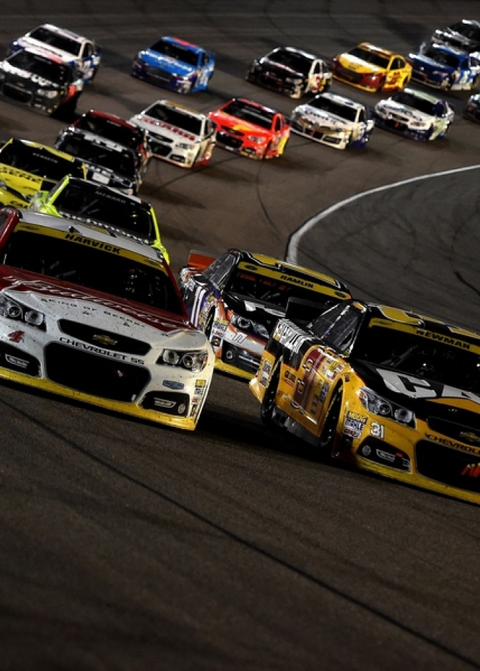 سائقي ناسكار يؤمنون بخرافات يتجنبون قشور الفول السوداني لتجنب الحظ السيء