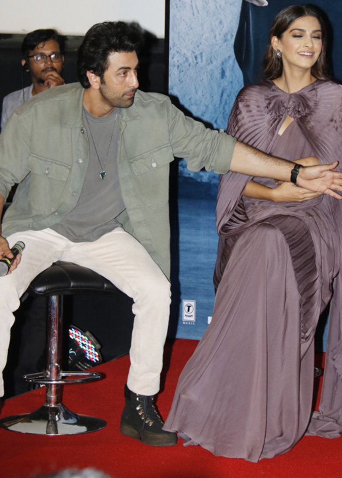 نجوم بوليوود في العرض الأول لفيلم سانجاي