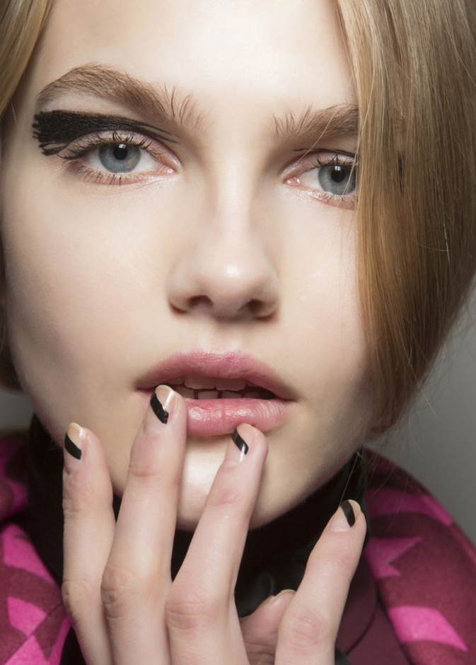 يمكن أن تستخدمي الرسمات والأكسسوارات في نفس الوقت